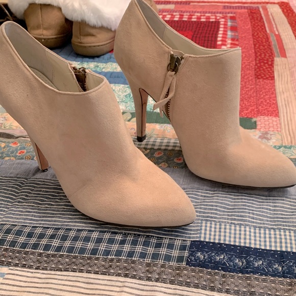 Velvet Angels Healed Booties - Picture 2 of 4